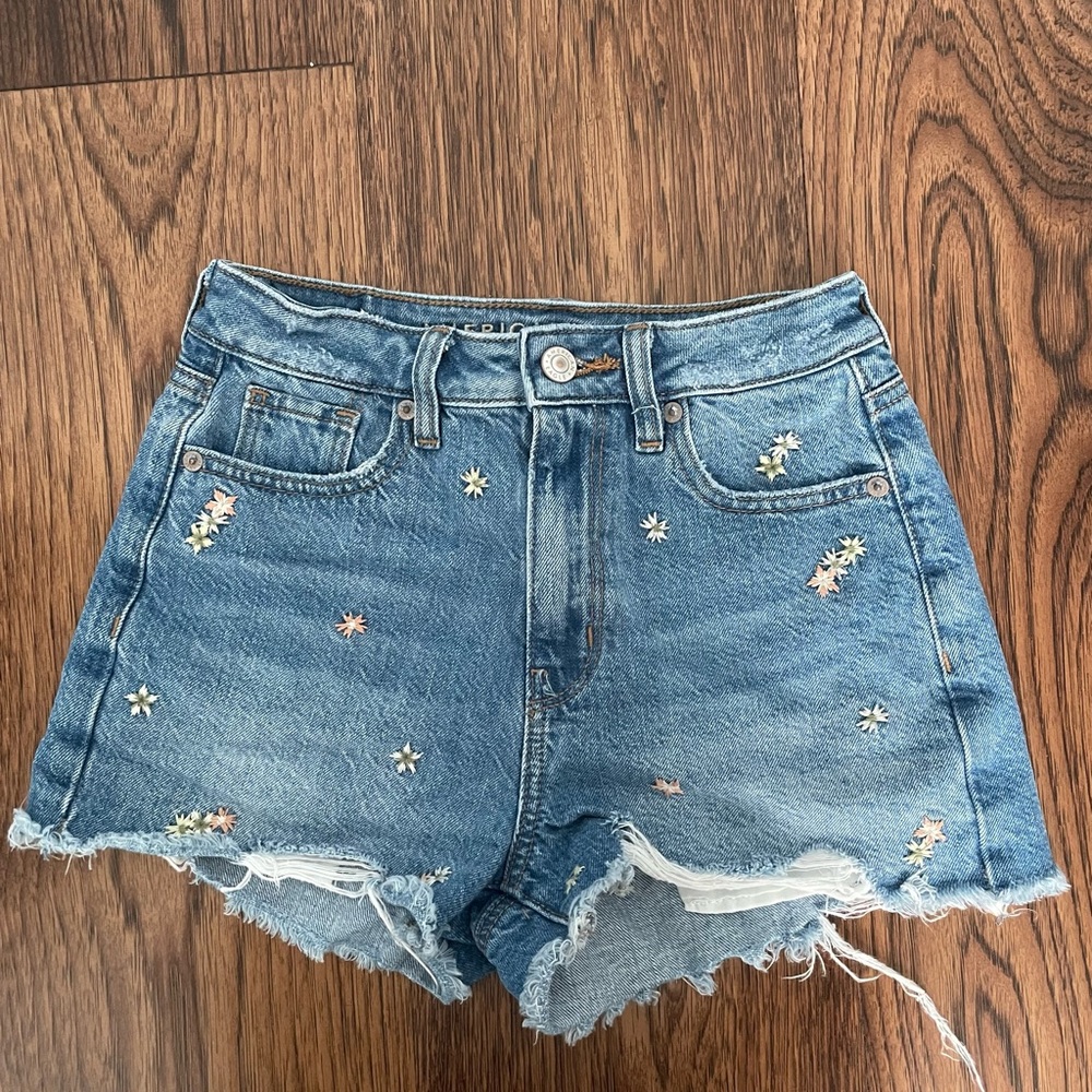 American Eagle floral shorts.
